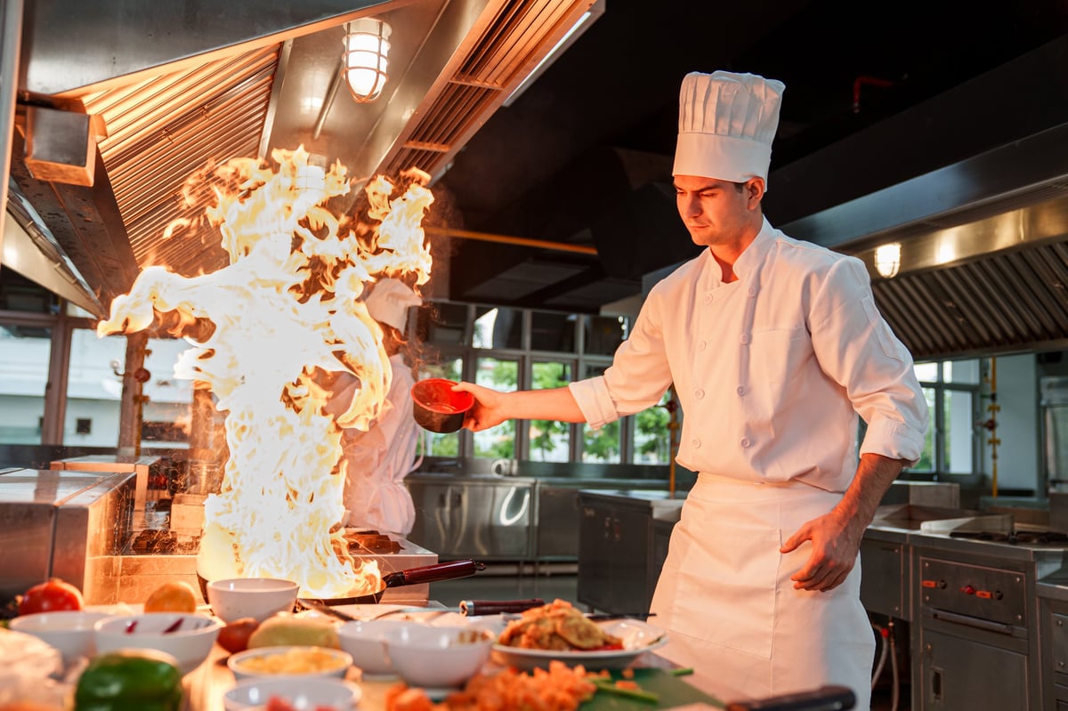 Cocina trabajando al fuego